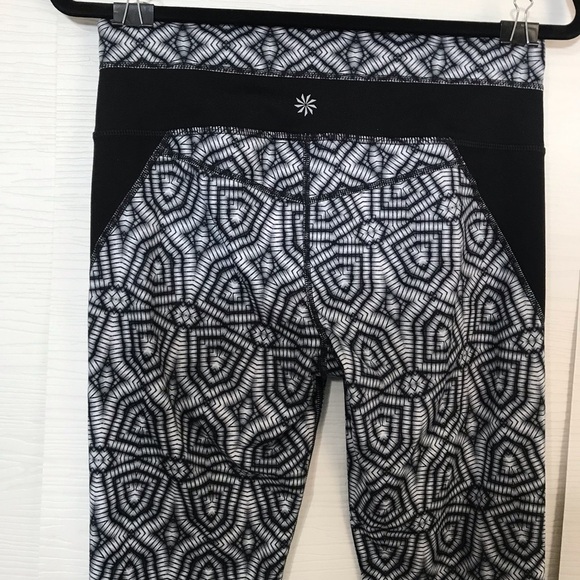 Athleta Black White Chaturanga Capri size Medium - Picture 4 of 8
